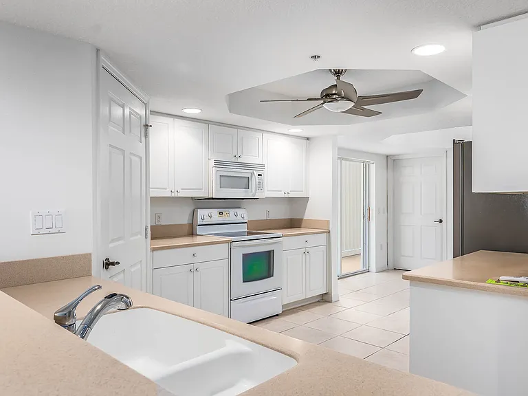 7128 Marbella Ct #204 — Photo 5