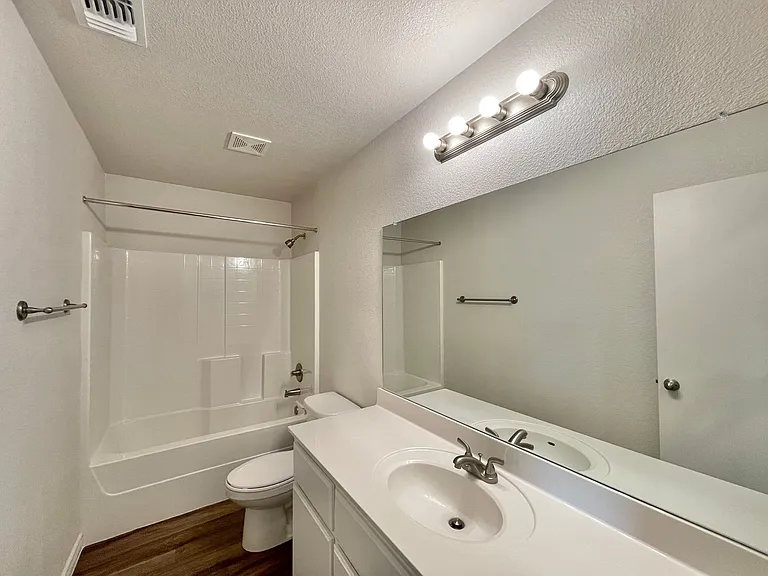 1708 Castroville Trl — Photo 52