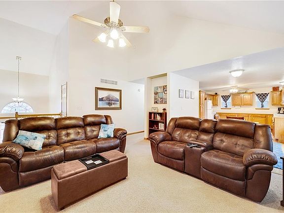 5th image of 1216 SE Highview Dr