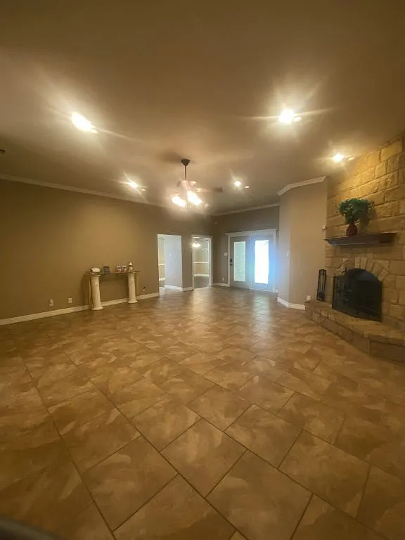 4 bed, 2000 sqft, $1,975 — Photo 3