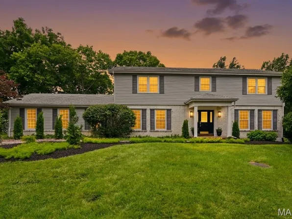 12142 Royal Valley Dr, Saint Louis, MO 63141