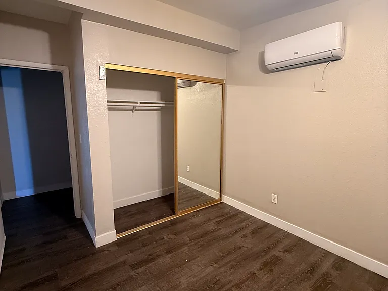 2753 Talbot St — Photo 28