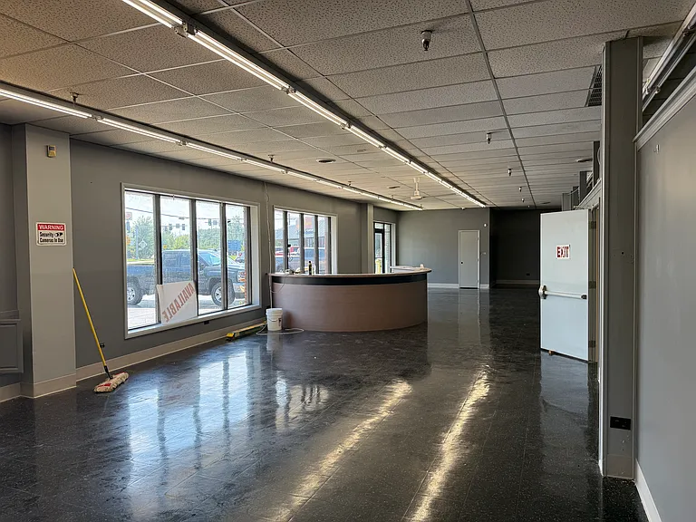 706 W Baltimore St — Photo 10