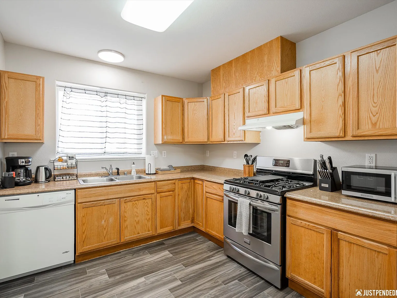 2 bed, 1232 sqft, $2,500 — Photo 4