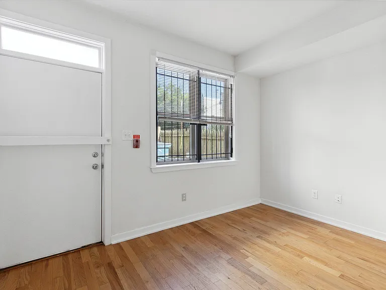 2025 N 17th St #102 — Photo 9