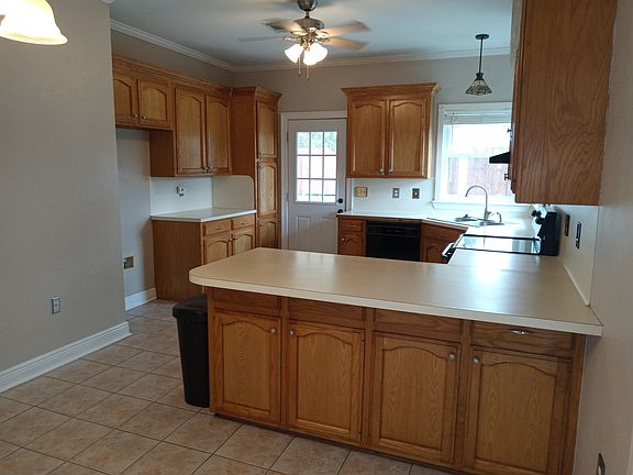 4th image of 18404 White Oak Dr