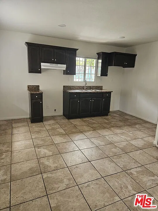 1 bed, 1.0 bath, 500 sqft, $1,800 — Photo 2
