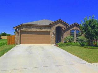 152 Spring Hollow Dr, Saginaw, TX 76131