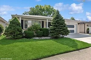 6915 N Waukesha Ave photo 1