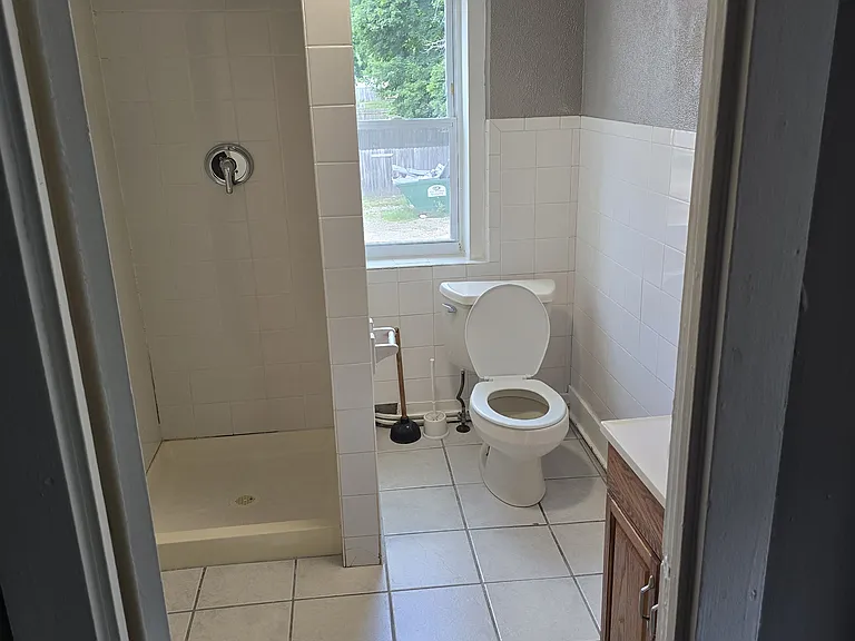 1309 Grant St #1-9 — Photo 3