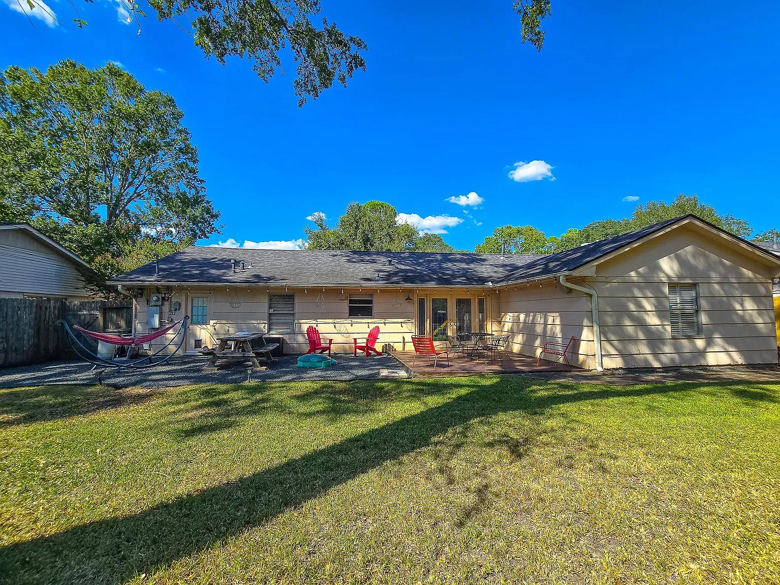 3 bed, 2.0 bath, 1612 sqft, $2,195 — Photo 4