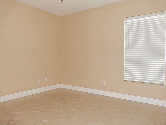 4th image of 6230 NW Sayers Avenue