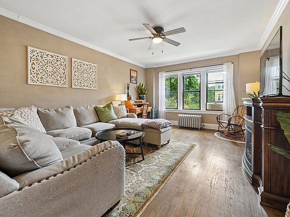3rd image of 4956 N Winchester Ave APT 2
