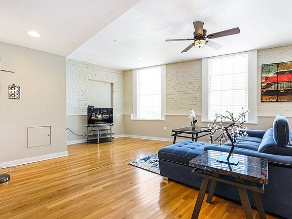 2nd image of 237 N Peters St #402