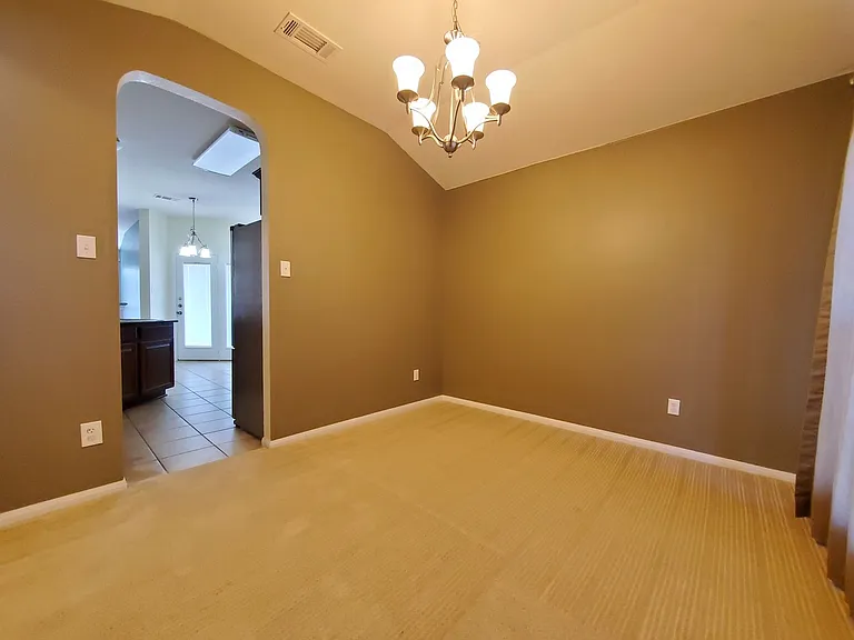 6304 Taree Loop — Photo 5