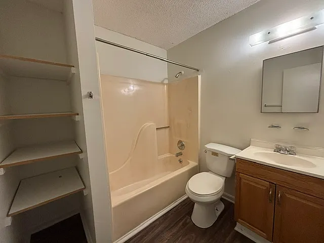 2 bed, 808 sqft, $900 — Photo 4