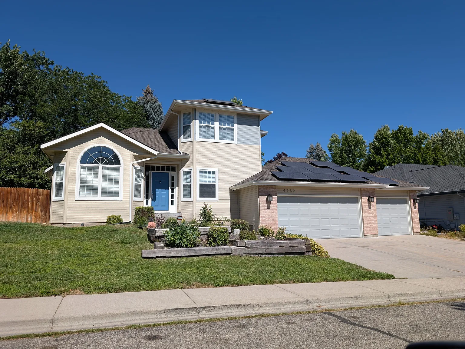 4952 N Contour Way — Photo 1