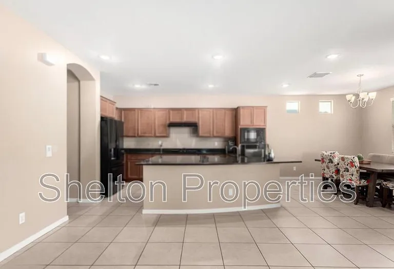 15062 W Portland St — Photo 4