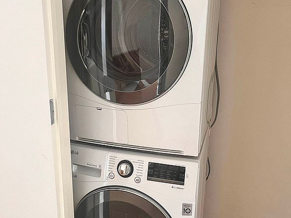 4th image of 112-02 Northern Blvd Townhouse 3