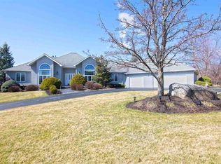12 Timberland Dr, East Greenbush, NY 12061
