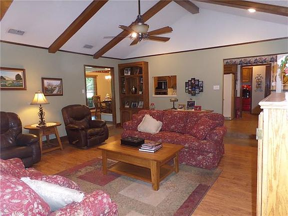 4th image of 905 Berkley Dr