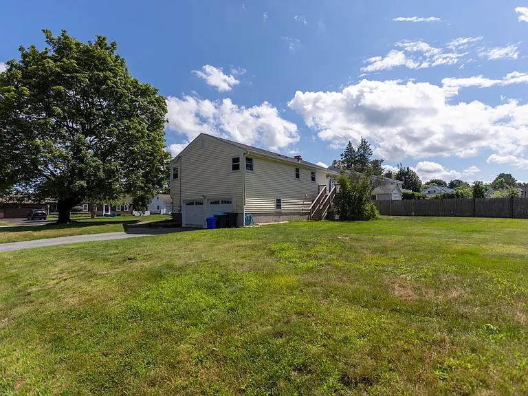 219 Prospect St — Photo 23