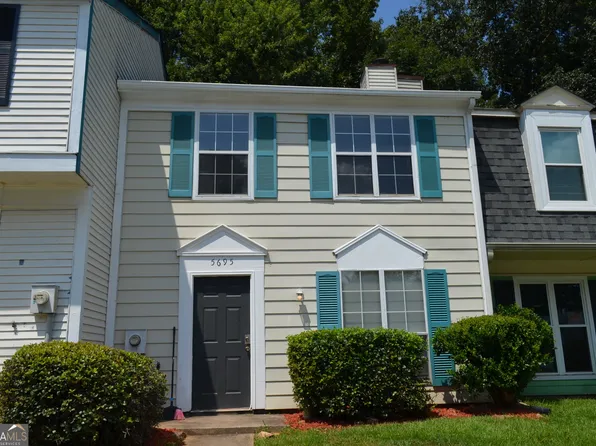 5695 Wells Cir, Stone Mountain, GA 30087