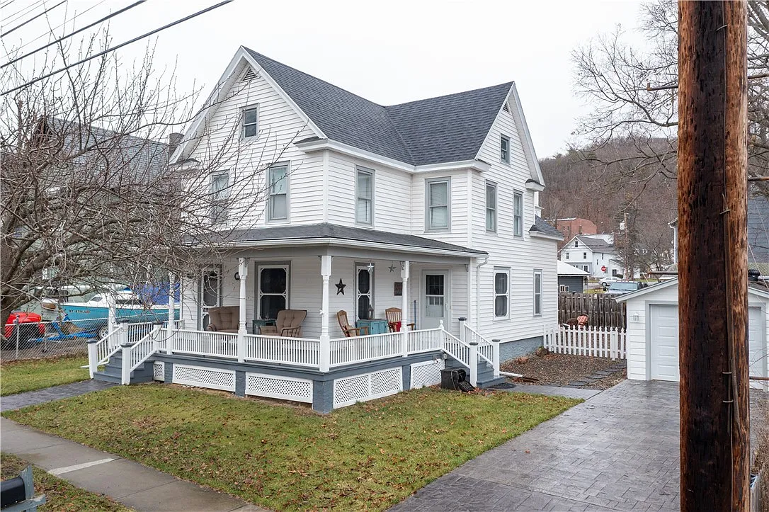 32 Liberty St photo 1