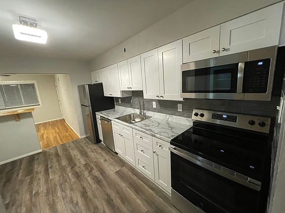 3rd image of 6595 Scanlan Ave APT 1E