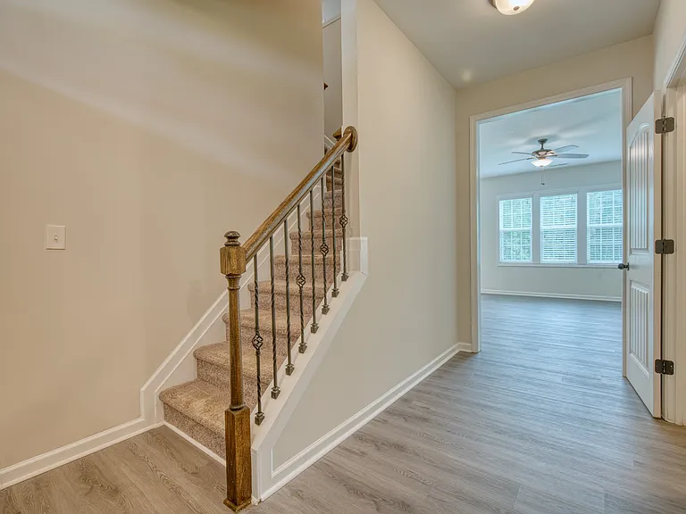305 Webber Ln — Photo 3