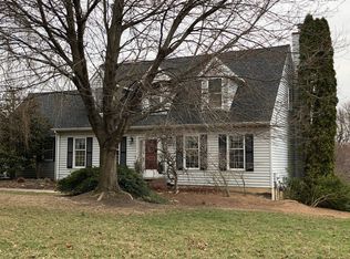 8 Thistle Ct, West Grove, PA 19390