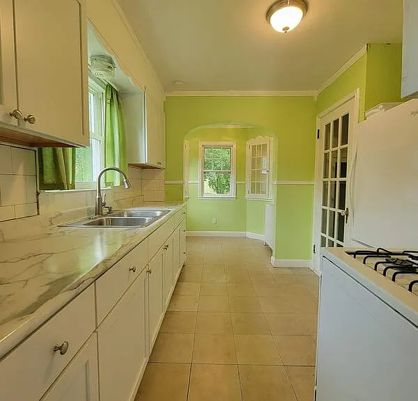 401 Central Ave — Photo 4