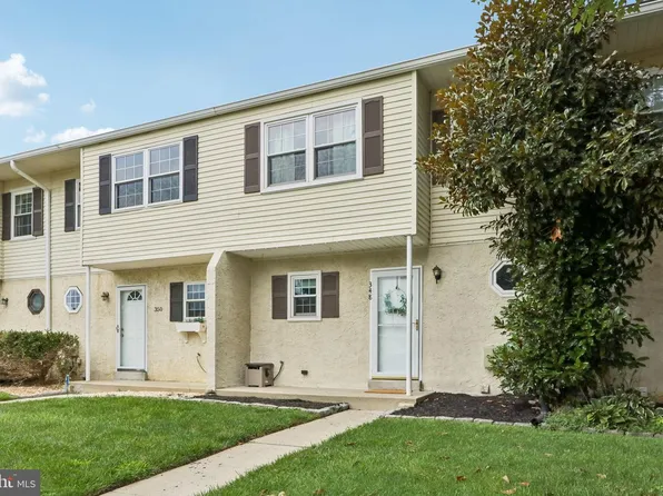 348 Carlyn Ct, Downingtown, PA 19335