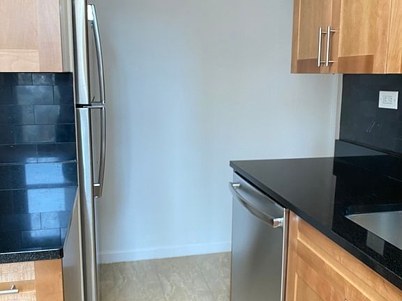 4th image of 250 E 63rd St APT 904