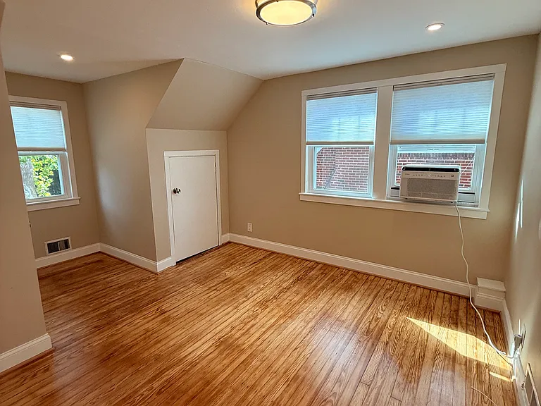 721 N Edison St — Photo 11