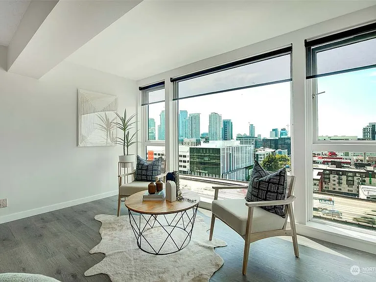 400 Melrose Ave E #302 — Photo 1
