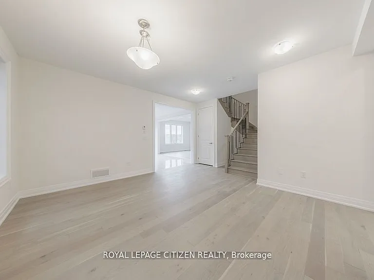 26 Wesley Brooks St — Photo 8