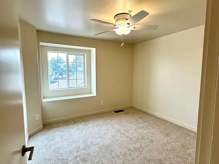 1980 NE Zachary Ct — Photo 16