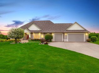 N1572 Lost Ridge Rd, La Crosse, WI 54601