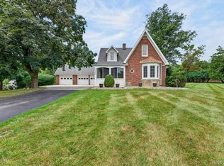 25349 E Huron River Dr, Flat Rock, MI 48134