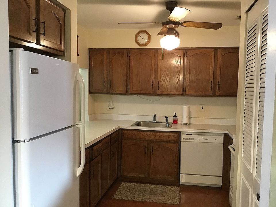 1st image of 85 Cambridge Dr W