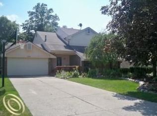 7268 Indian Creek Dr, West Bloomfield, MI 48322