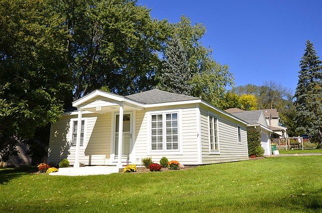 1st image of 827 Sheridan Dr