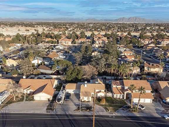 3rd image of 3500 N Tenaya Way