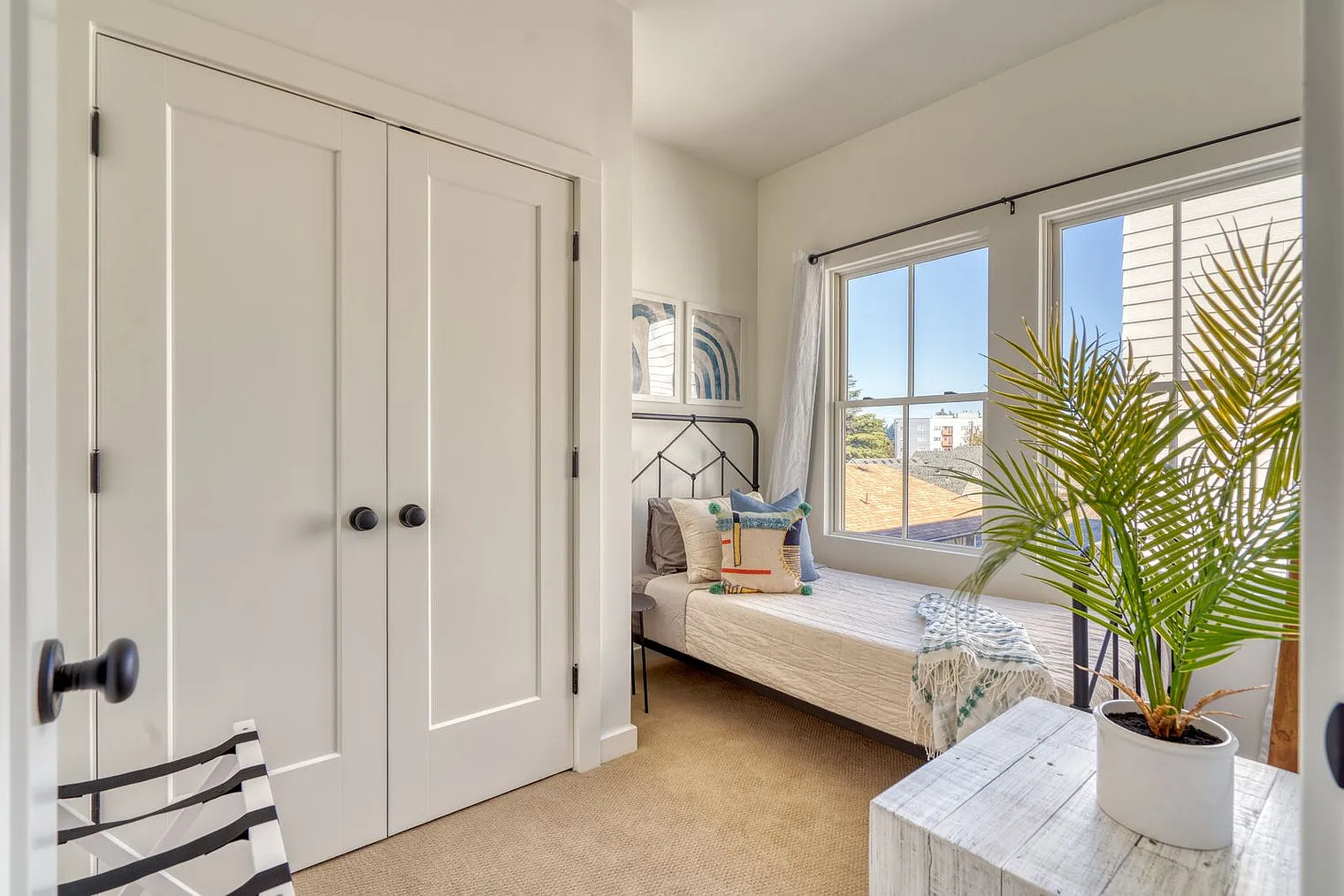 2 bed, 1.0 bath, 2131 sqft, $3,528 — Photo 3
