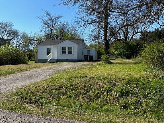 3rd image of 414A Ewing Ln