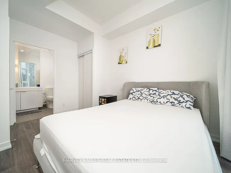 33 Helendale Ave #2607 — Photo 16