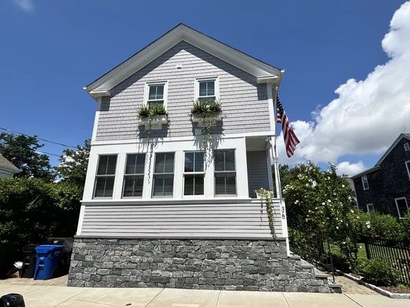36 Grafton St, Newport, RI 02840