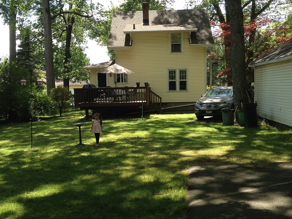 2nd image of 18 W Cedar Pl