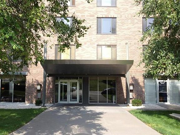 2nd image of 600 E 8th St APT 4F